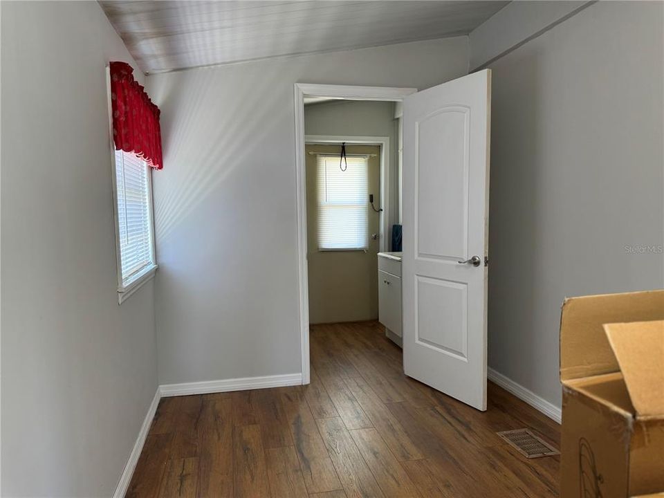 合同活跃: $120,000 (2 贝兹, 2 浴室, 424 平方英尺)