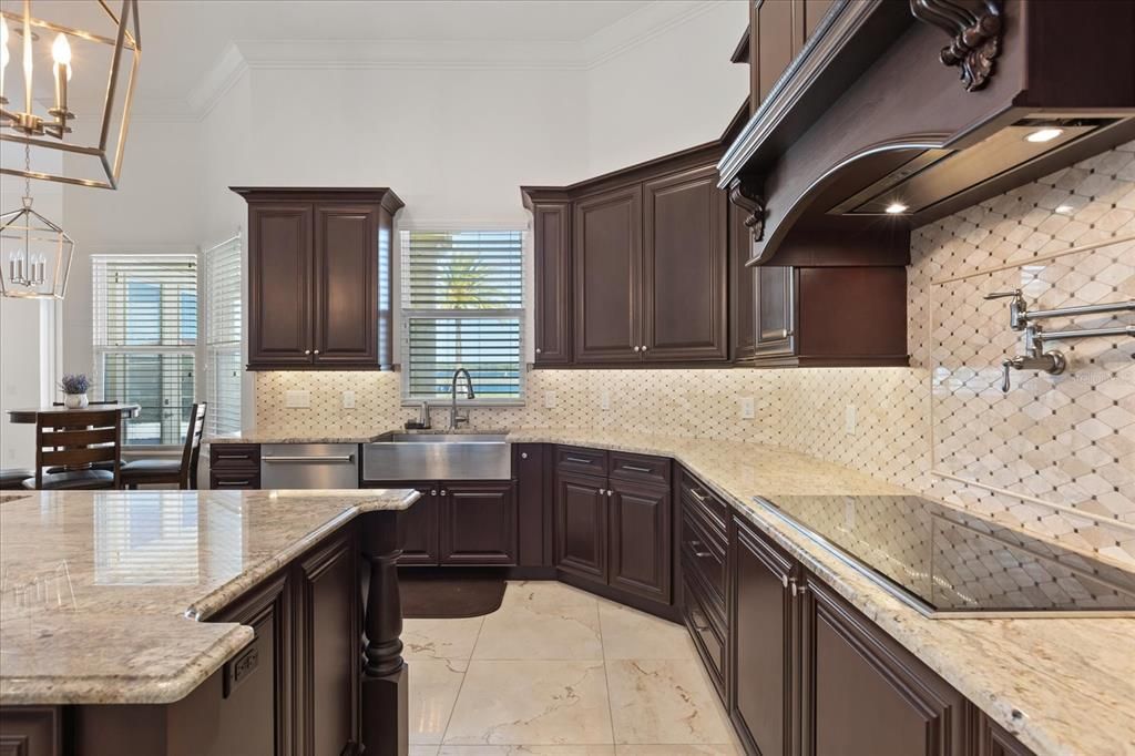 En Venta: $4,899,000 (7 camas, 10 baños, 5935 Pies cuadrados)