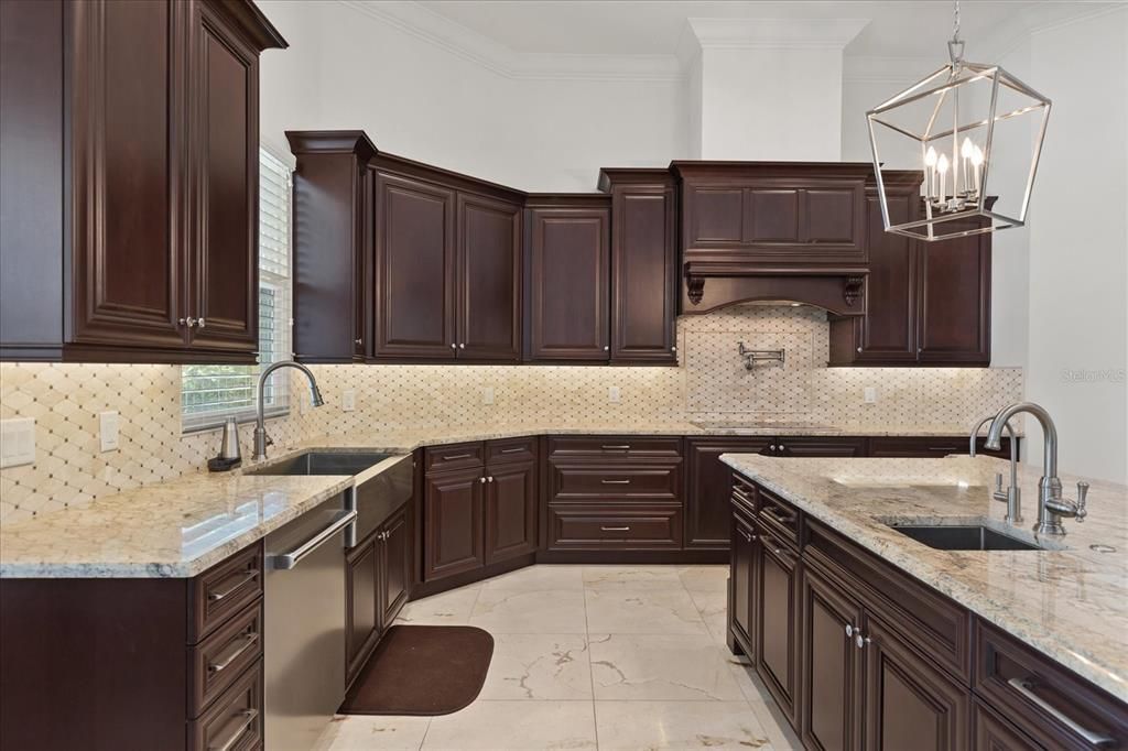 En Venta: $4,899,000 (7 camas, 10 baños, 5935 Pies cuadrados)