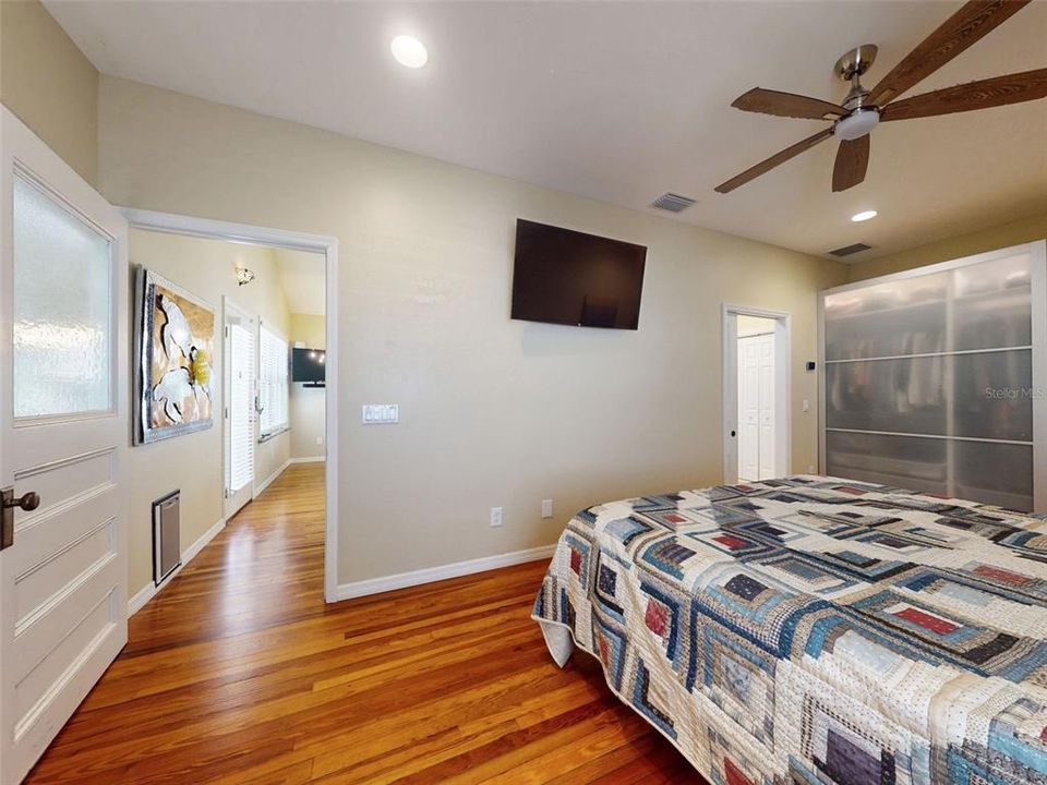 Active With Contract: $899,000 (4 beds, 4 baths, 2360 Square Feet)