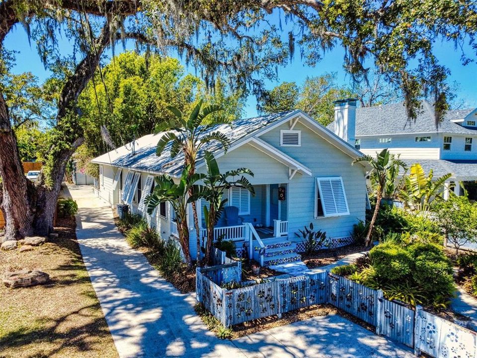 Active With Contract: $899,000 (4 beds, 4 baths, 2360 Square Feet)