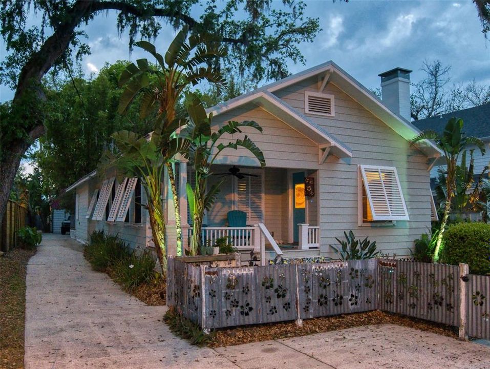Active With Contract: $899,000 (4 beds, 4 baths, 2360 Square Feet)
