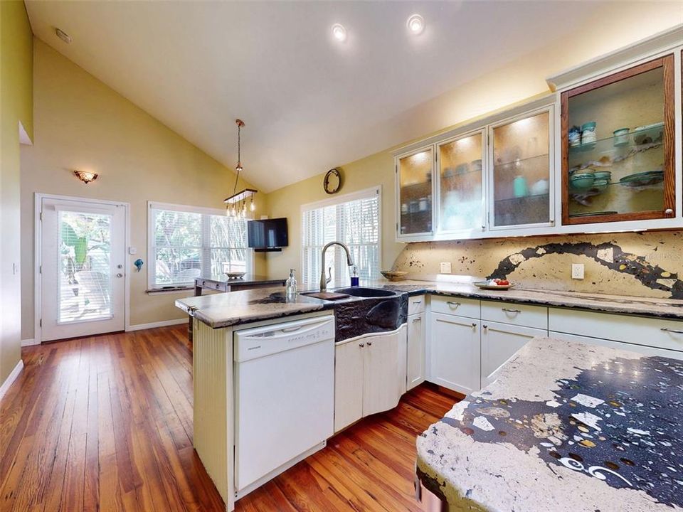 Active With Contract: $899,000 (4 beds, 4 baths, 2360 Square Feet)
