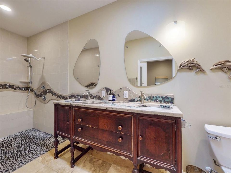 Active With Contract: $899,000 (4 beds, 4 baths, 2360 Square Feet)