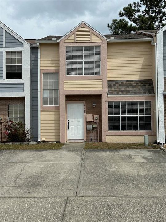 Recently Rented: $1,850 (2 beds, 2 baths, 1011 Square Feet)