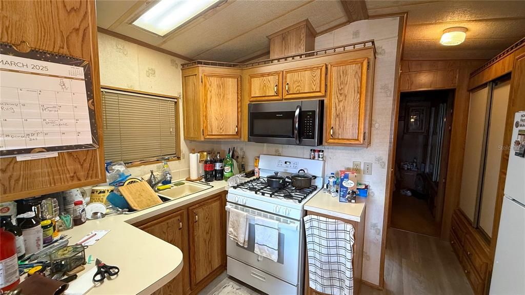 For Sale: $145,000 (1 beds, 1 baths, 409 Square Feet)