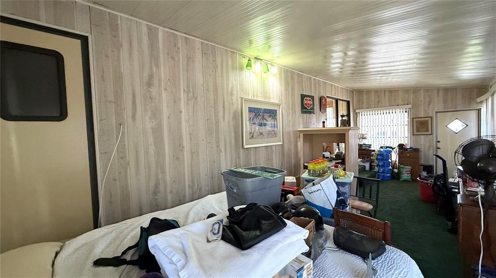 For Sale: $145,000 (1 beds, 1 baths, 409 Square Feet)