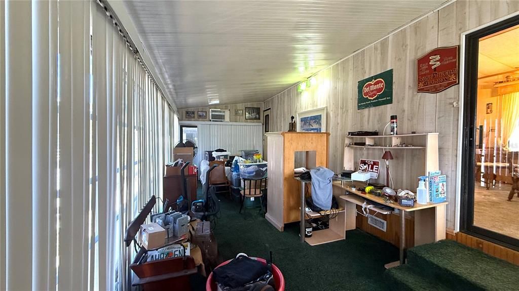 For Sale: $145,000 (1 beds, 1 baths, 409 Square Feet)