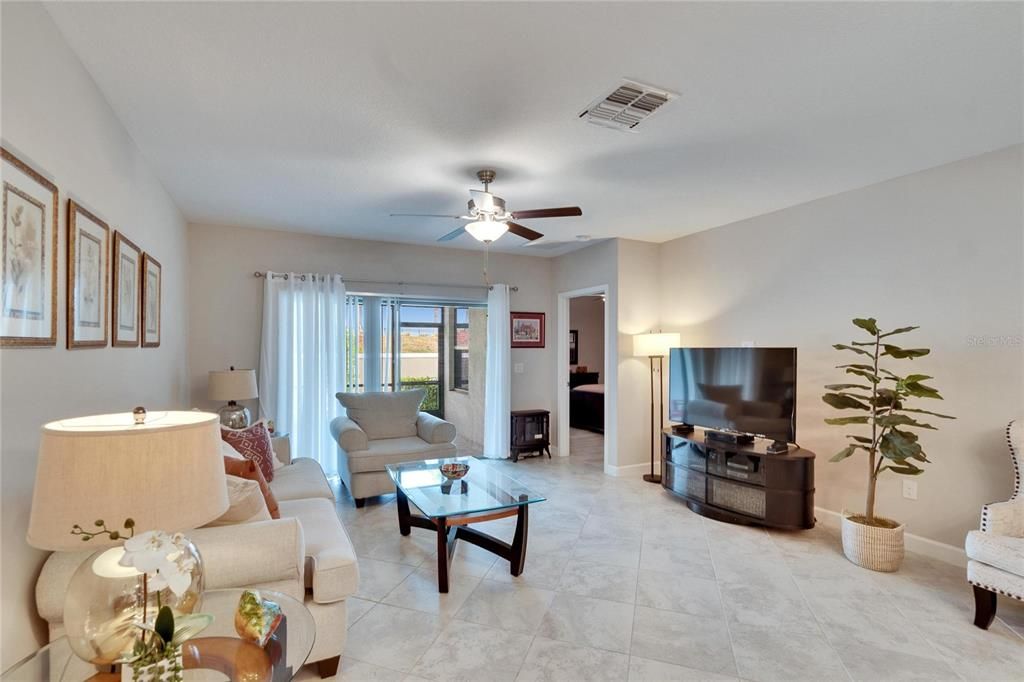 For Sale: $300,000 (2 beds, 2 baths, 1416 Square Feet)