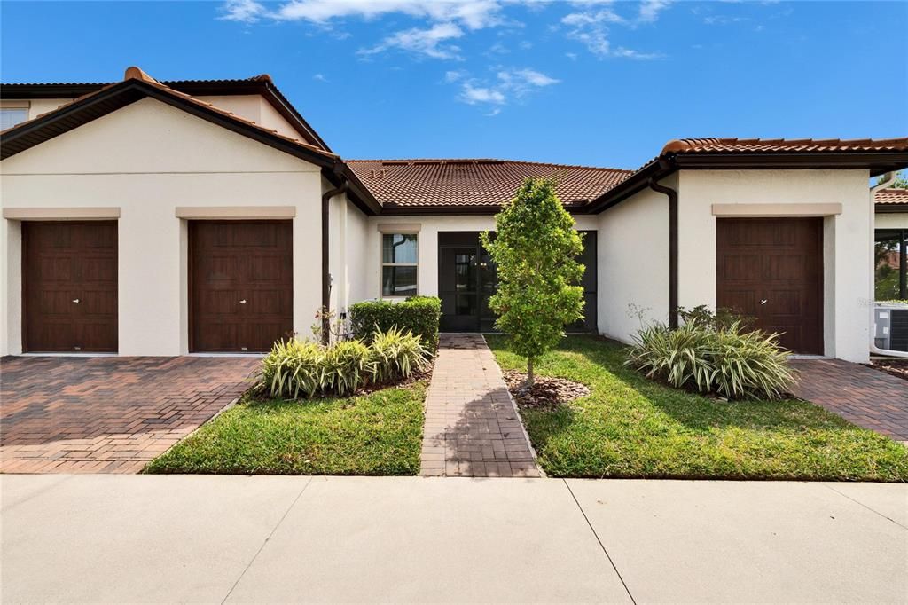 For Sale: $300,000 (2 beds, 2 baths, 1416 Square Feet)