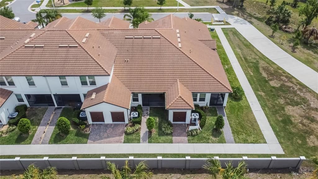 For Sale: $300,000 (2 beds, 2 baths, 1416 Square Feet)