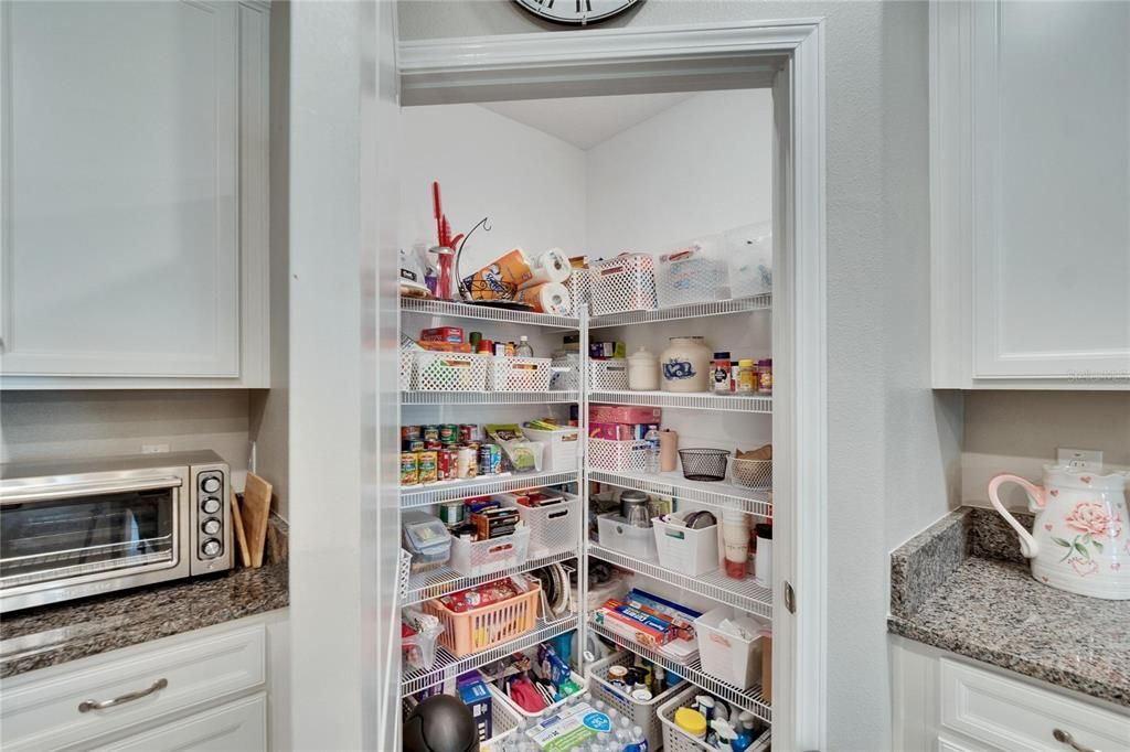 For Sale: $300,000 (2 beds, 2 baths, 1416 Square Feet)