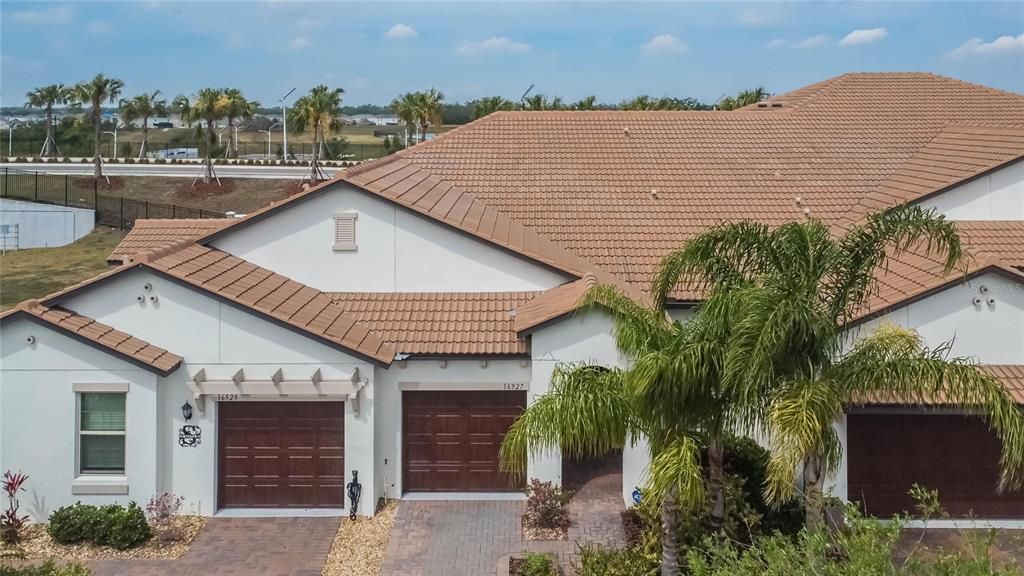 For Sale: $300,000 (2 beds, 2 baths, 1416 Square Feet)