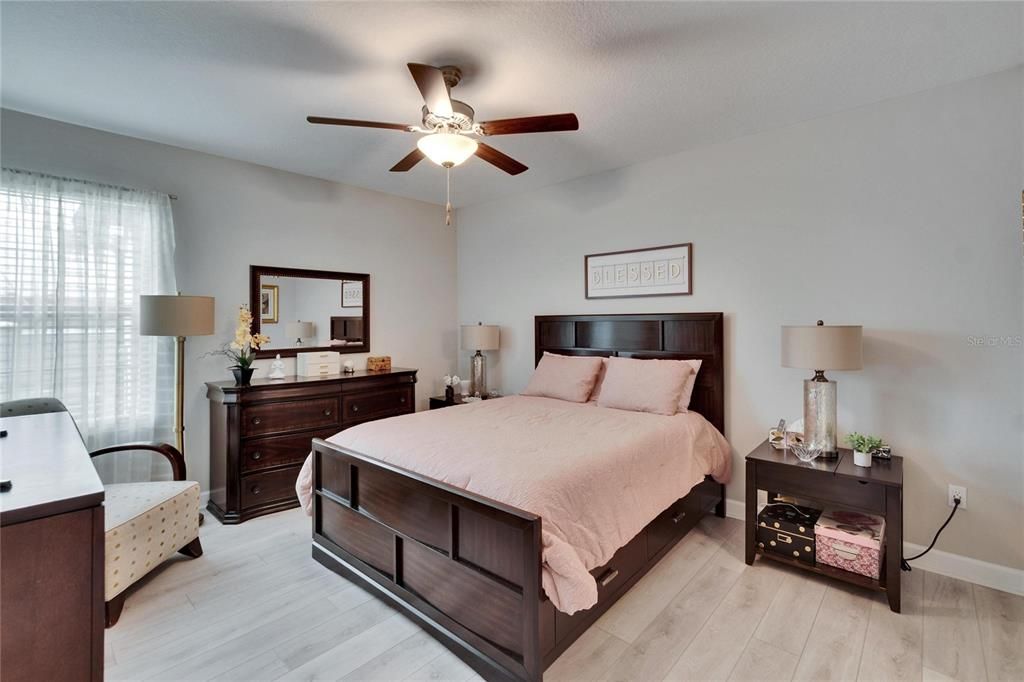 For Sale: $300,000 (2 beds, 2 baths, 1416 Square Feet)