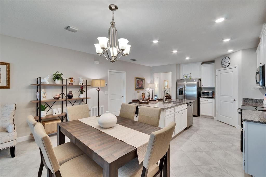 For Sale: $300,000 (2 beds, 2 baths, 1416 Square Feet)