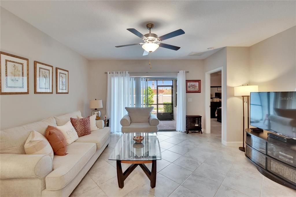 For Sale: $300,000 (2 beds, 2 baths, 1416 Square Feet)