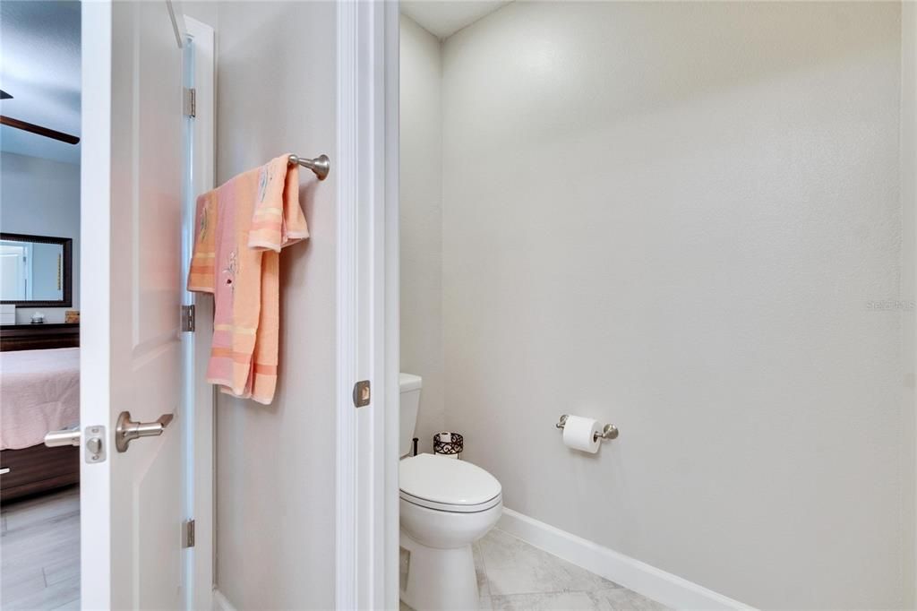 For Sale: $300,000 (2 beds, 2 baths, 1416 Square Feet)