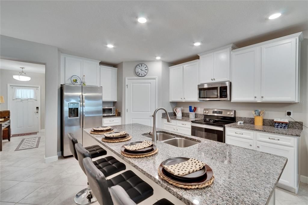 For Sale: $300,000 (2 beds, 2 baths, 1416 Square Feet)