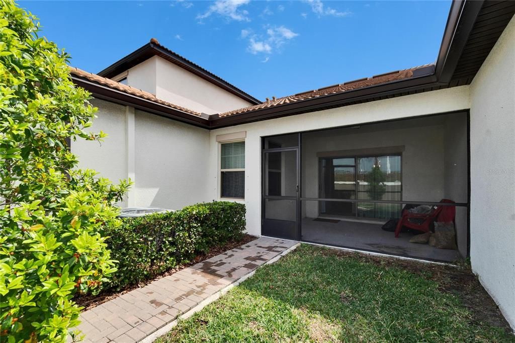 For Sale: $300,000 (2 beds, 2 baths, 1416 Square Feet)