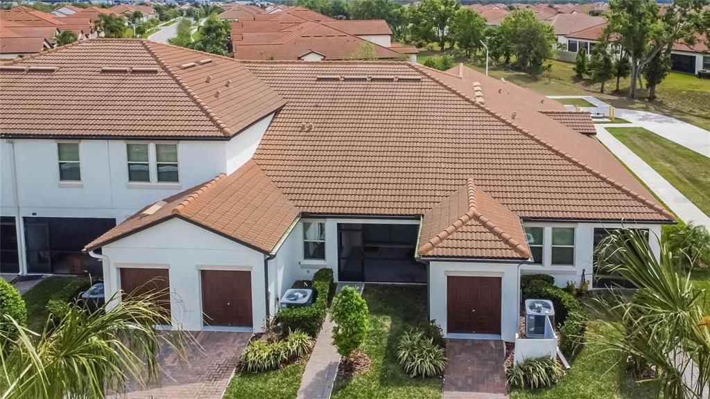 For Sale: $300,000 (2 beds, 2 baths, 1416 Square Feet)