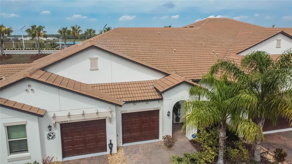 For Sale: $300,000 (2 beds, 2 baths, 1416 Square Feet)