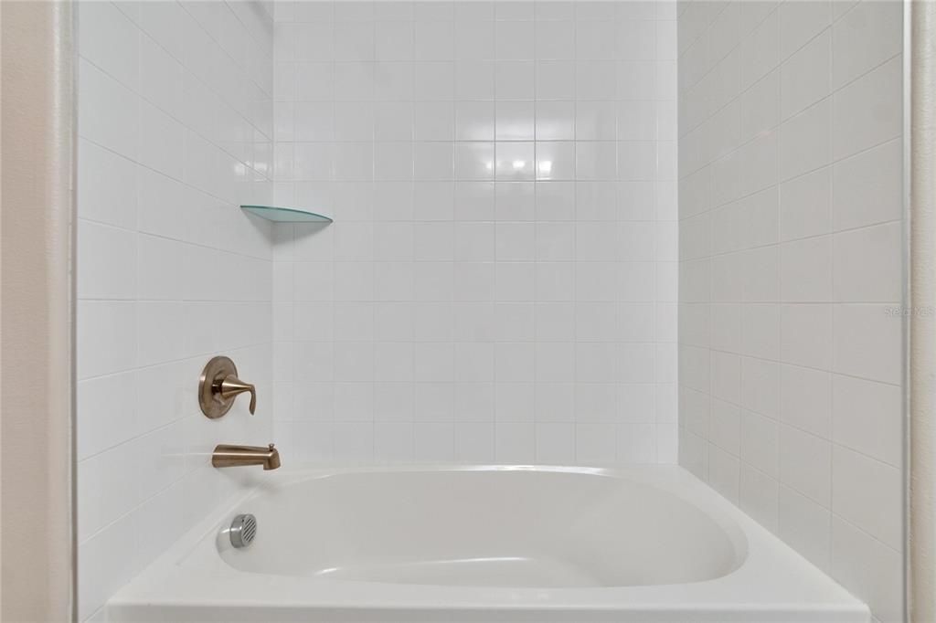 For Sale: $300,000 (2 beds, 2 baths, 1416 Square Feet)