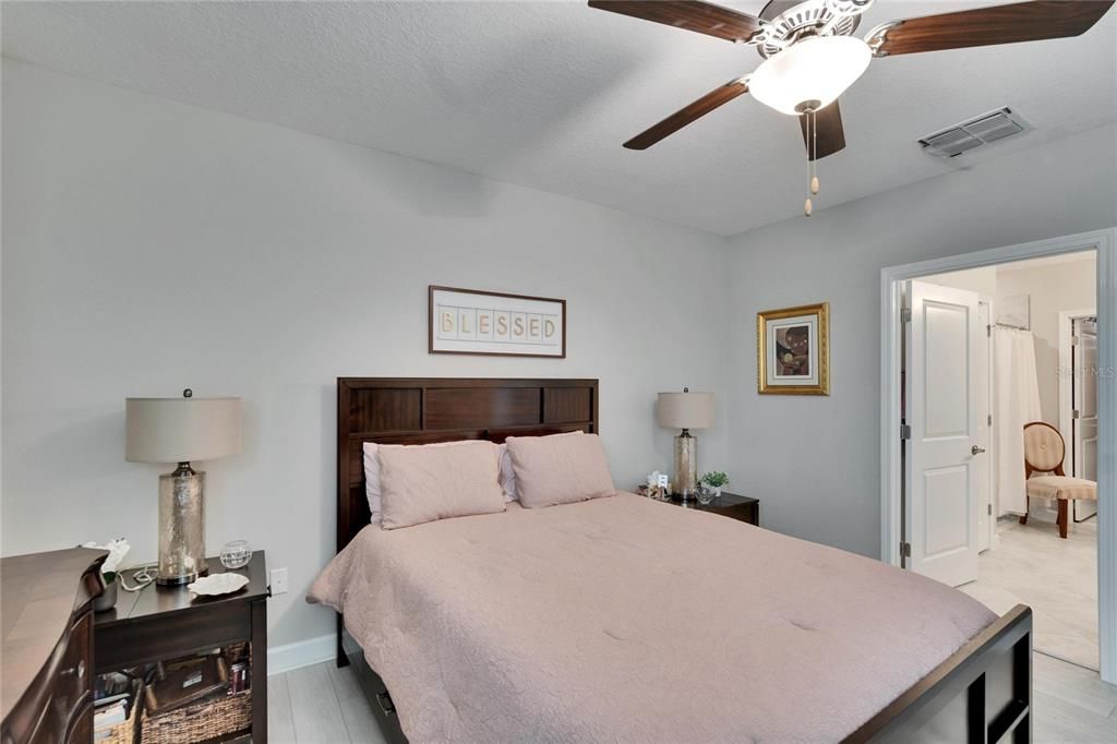 For Sale: $300,000 (2 beds, 2 baths, 1416 Square Feet)