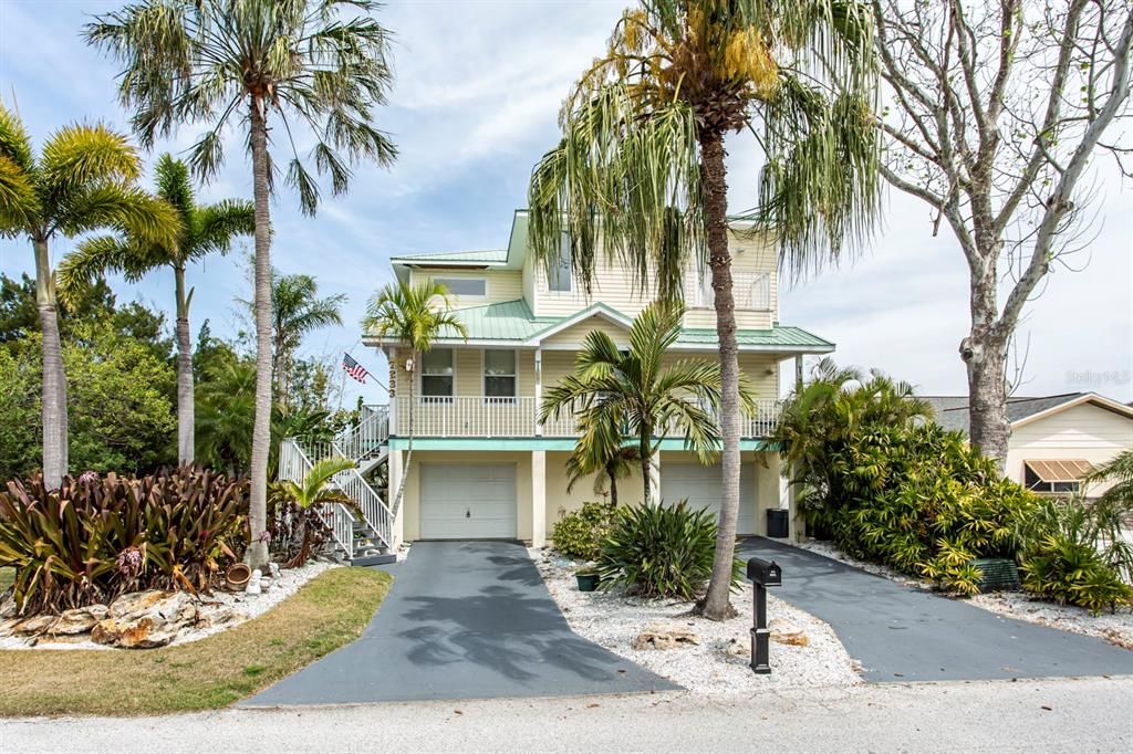 Recently Rented: $3,495 (3 beds, 2 baths, 2104 Square Feet)