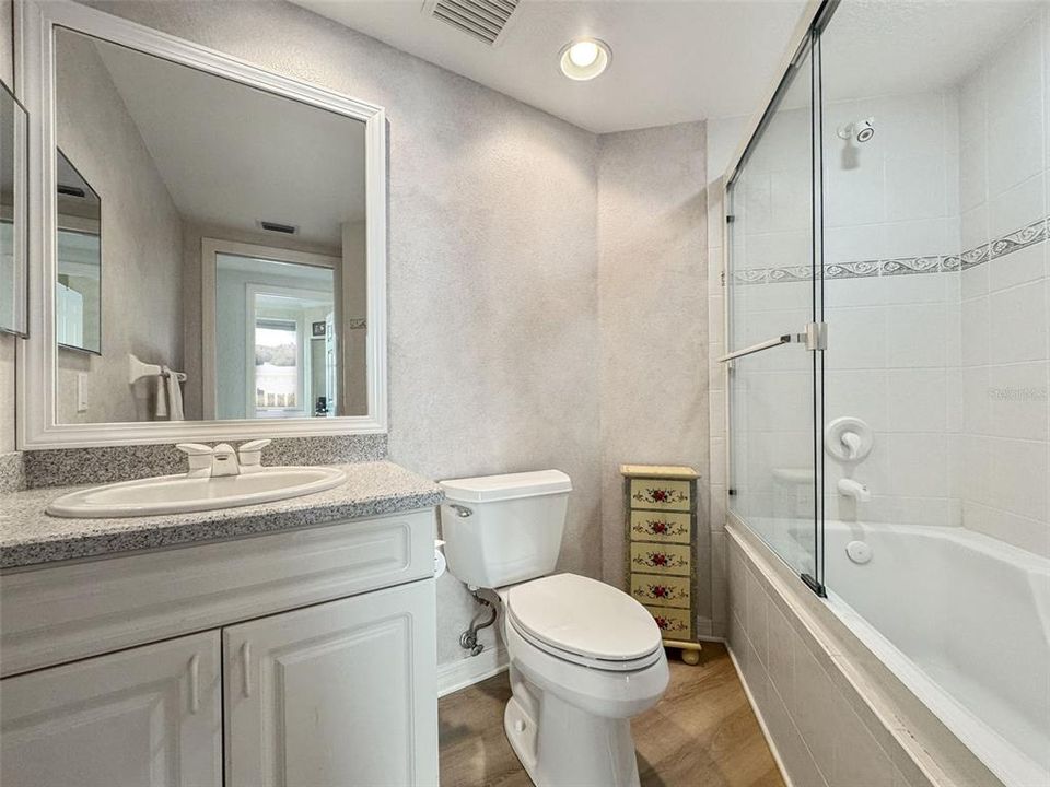 合同活跃: $443,500 (3 贝兹, 2 浴室, 1801 平方英尺)