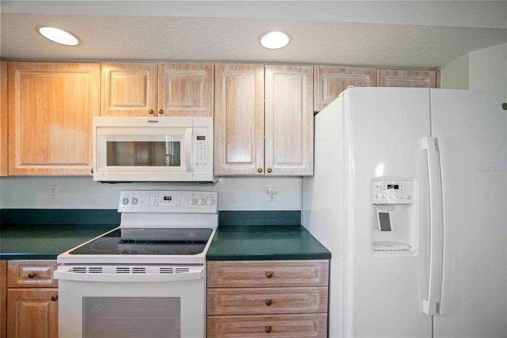 合同活跃: $443,500 (3 贝兹, 2 浴室, 1801 平方英尺)