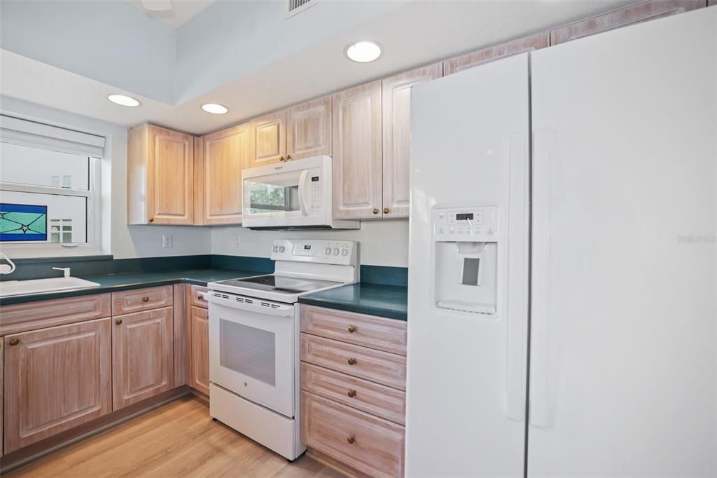 合同活跃: $443,500 (3 贝兹, 2 浴室, 1801 平方英尺)