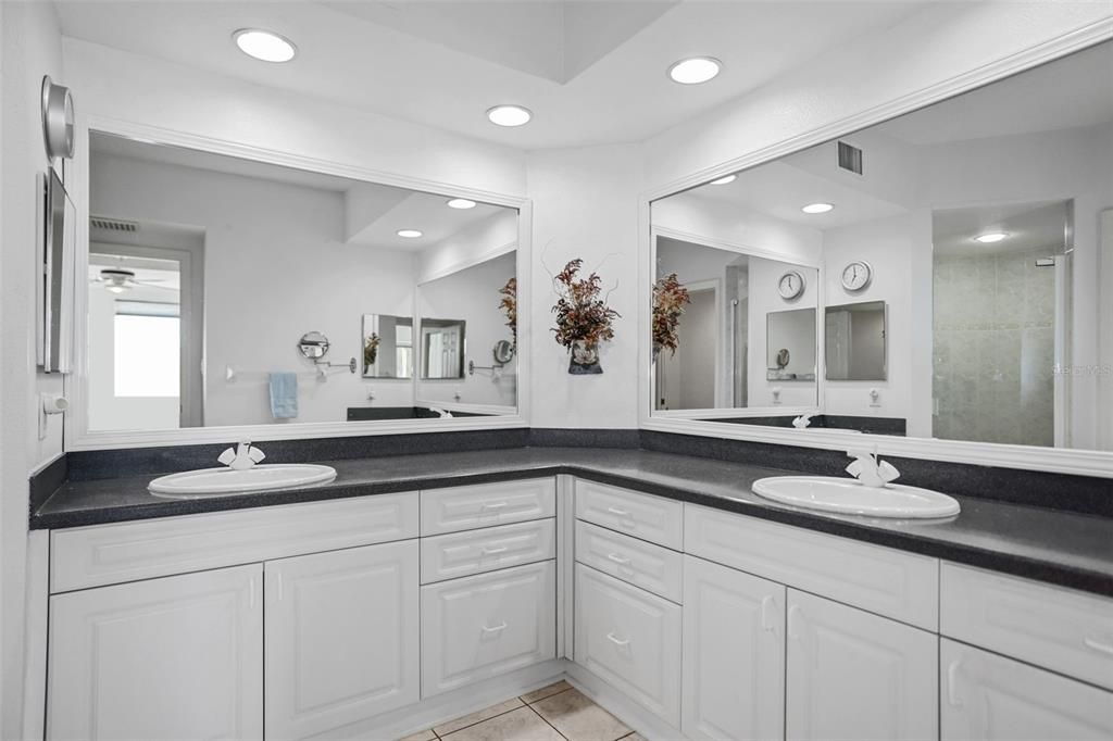 合同活跃: $443,500 (3 贝兹, 2 浴室, 1801 平方英尺)