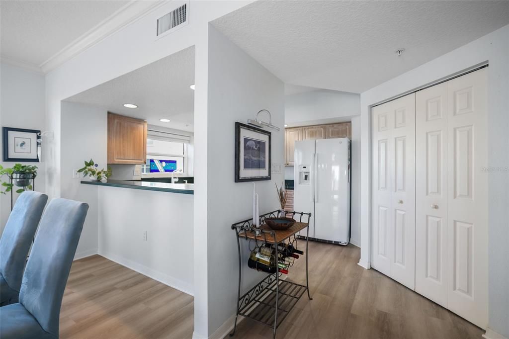 合同活跃: $443,500 (3 贝兹, 2 浴室, 1801 平方英尺)