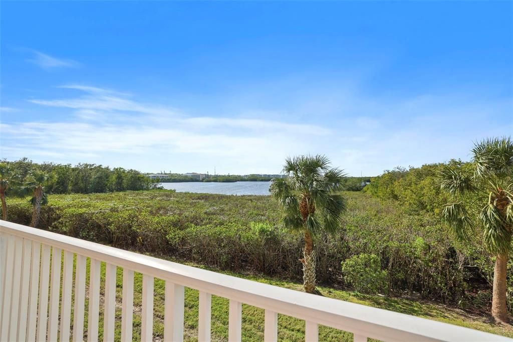 合同活跃: $443,500 (3 贝兹, 2 浴室, 1801 平方英尺)