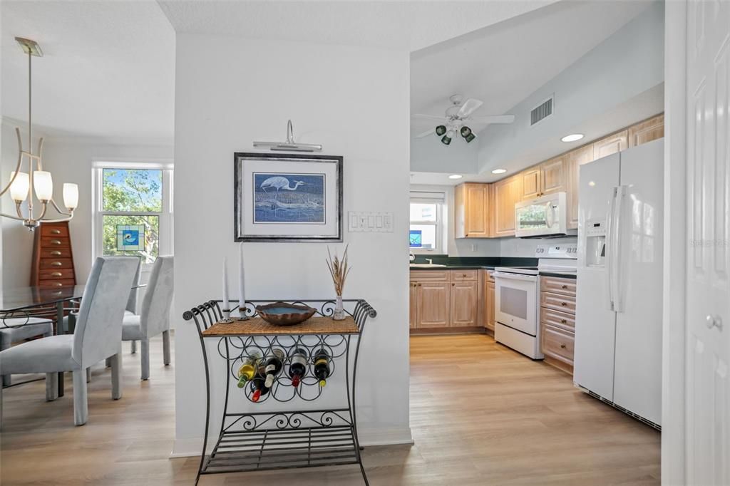 合同活跃: $443,500 (3 贝兹, 2 浴室, 1801 平方英尺)