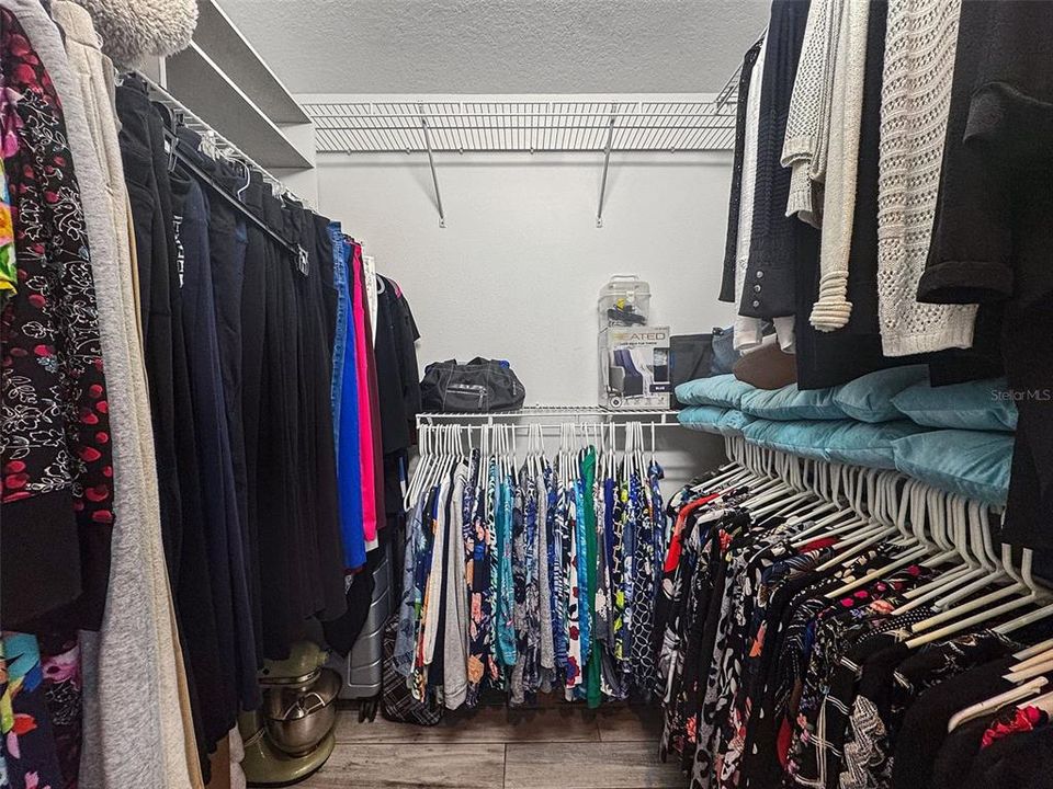 合同活跃: $443,500 (3 贝兹, 2 浴室, 1801 平方英尺)