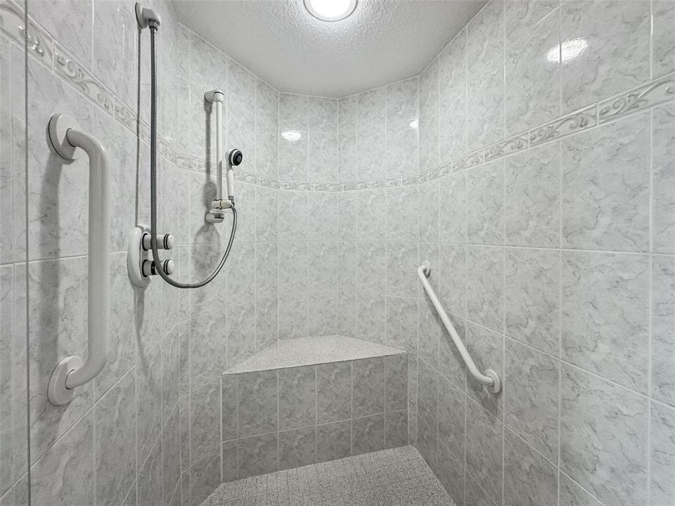 合同活跃: $443,500 (3 贝兹, 2 浴室, 1801 平方英尺)