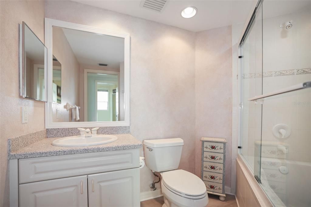 合同活跃: $443,500 (3 贝兹, 2 浴室, 1801 平方英尺)