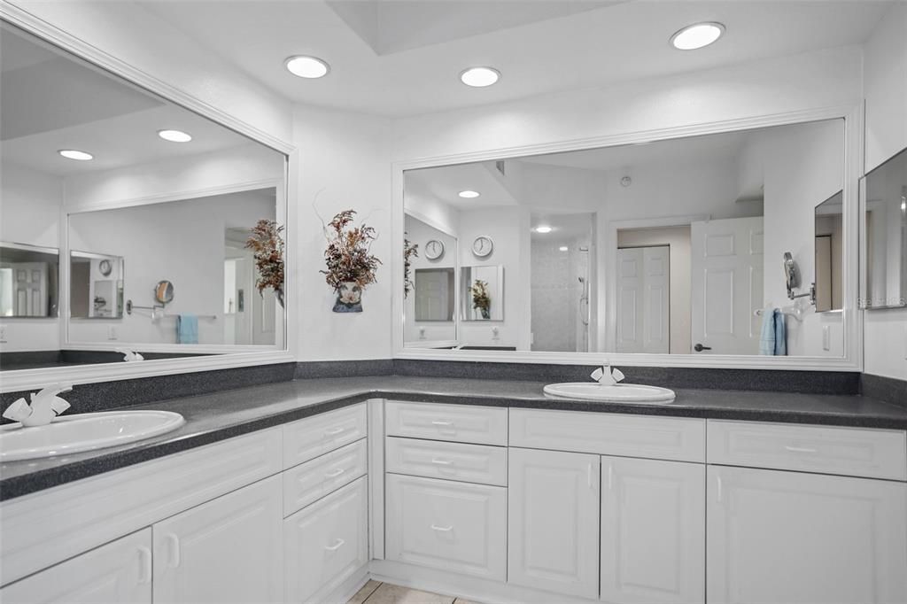 合同活跃: $443,500 (3 贝兹, 2 浴室, 1801 平方英尺)