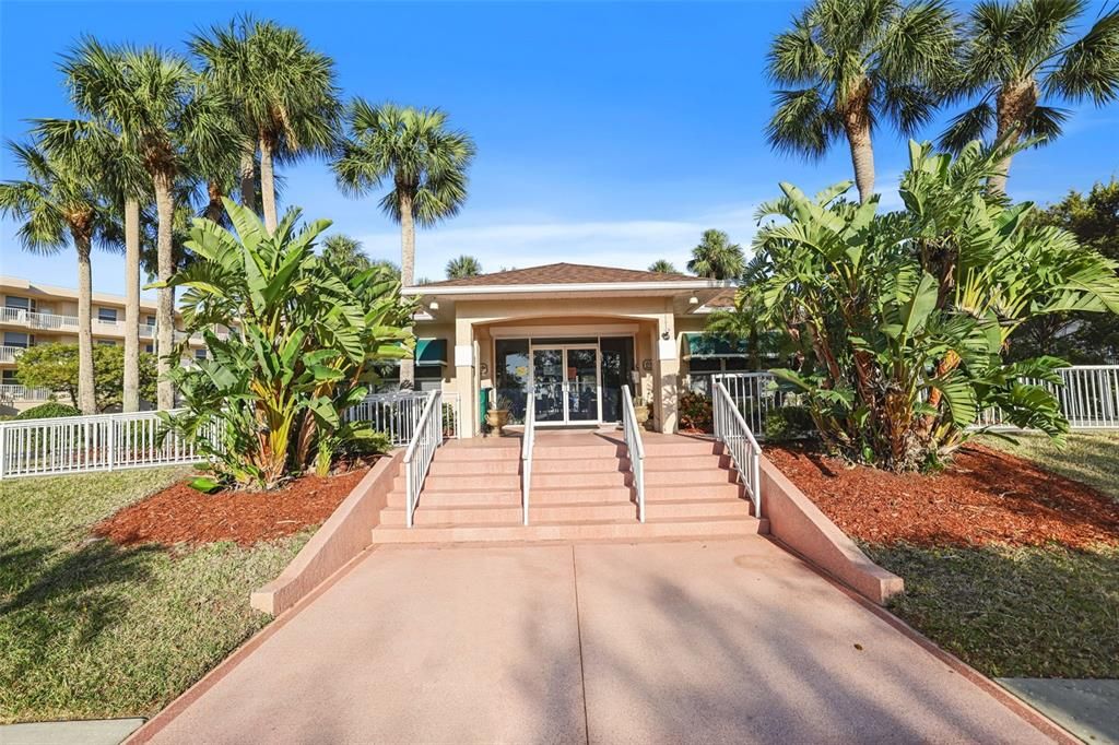 合同活跃: $443,500 (3 贝兹, 2 浴室, 1801 平方英尺)