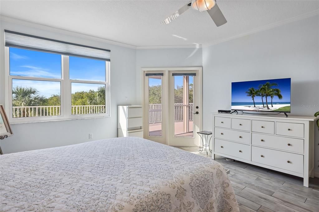 合同活跃: $443,500 (3 贝兹, 2 浴室, 1801 平方英尺)