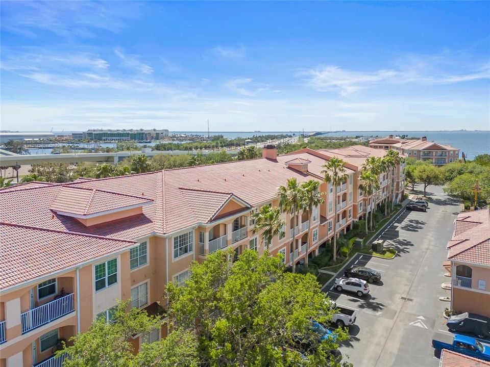 For Sale: $349,999 (2 beds, 2 baths, 968 Square Feet)