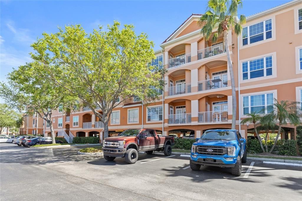 For Sale: $349,999 (2 beds, 2 baths, 968 Square Feet)