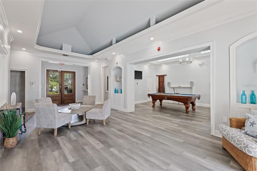 For Sale: $349,999 (2 beds, 2 baths, 968 Square Feet)