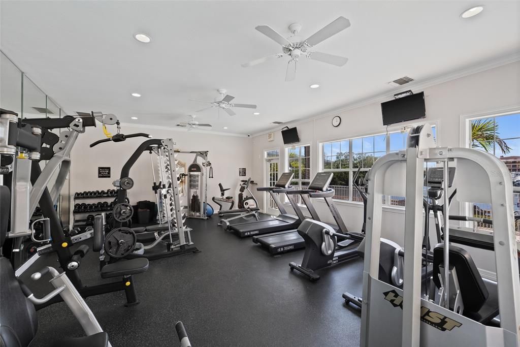 For Sale: $349,999 (2 beds, 2 baths, 968 Square Feet)