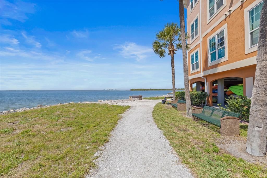 For Sale: $349,999 (2 beds, 2 baths, 968 Square Feet)