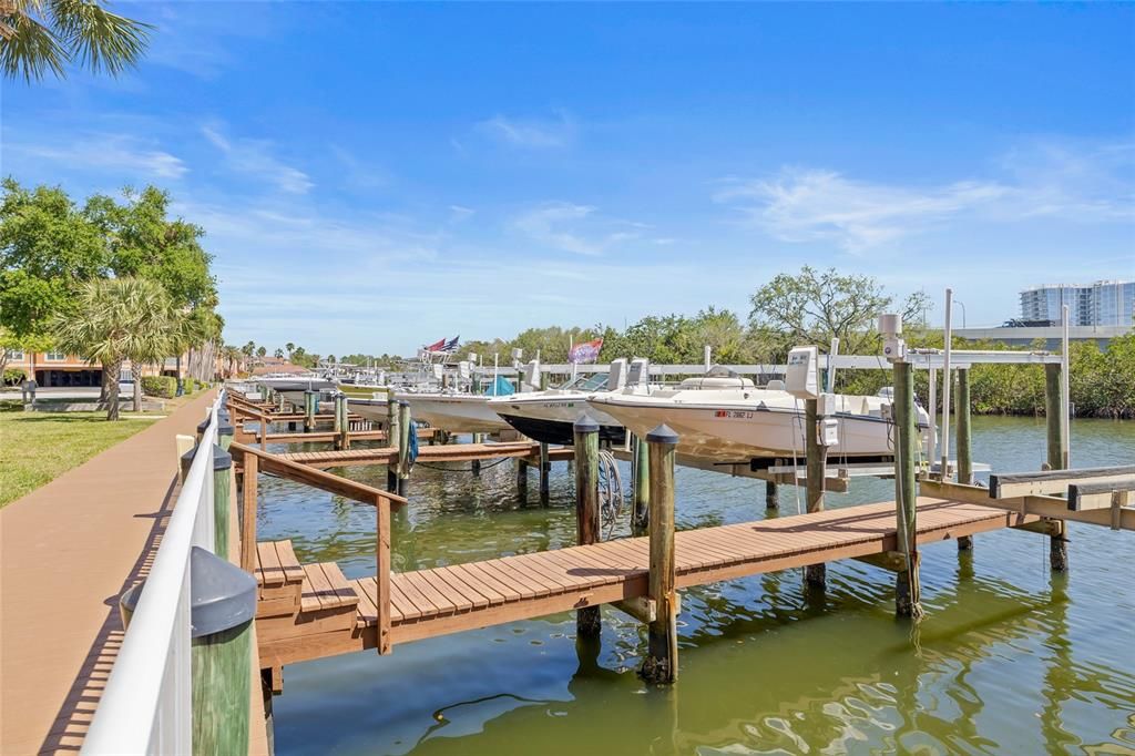 For Sale: $349,999 (2 beds, 2 baths, 968 Square Feet)