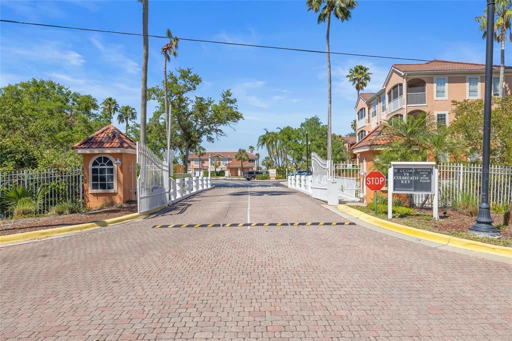 For Sale: $349,999 (2 beds, 2 baths, 968 Square Feet)