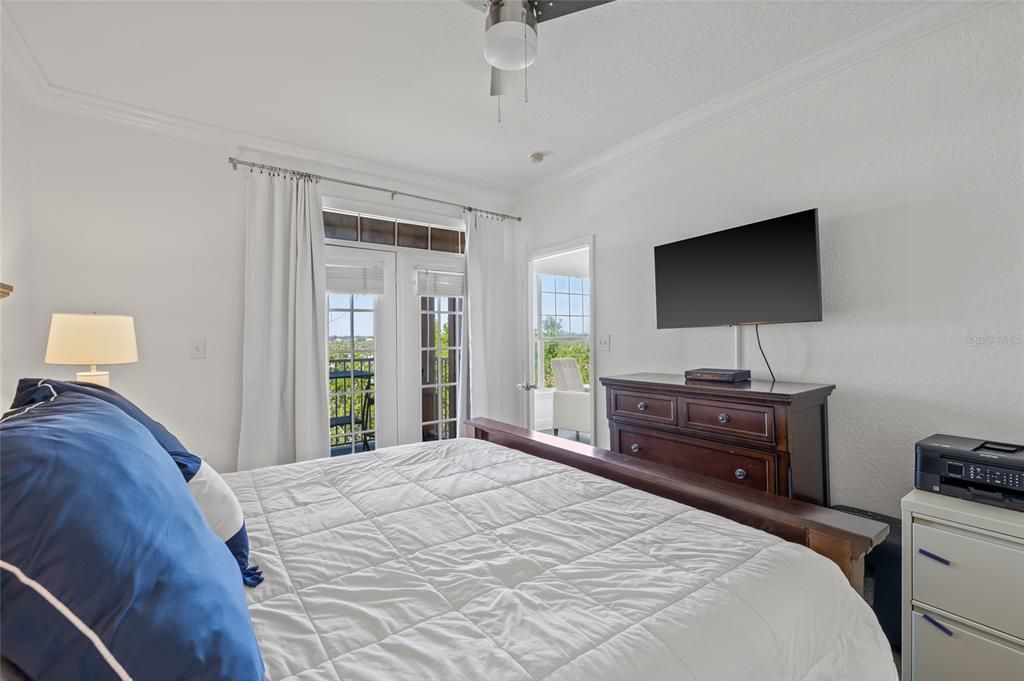 For Sale: $349,999 (2 beds, 2 baths, 968 Square Feet)