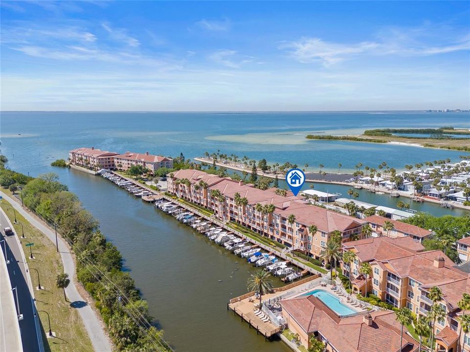 For Sale: $349,999 (2 beds, 2 baths, 968 Square Feet)